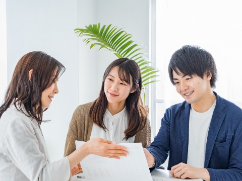 建築家と対面により希望条件のヒアリングを行います。